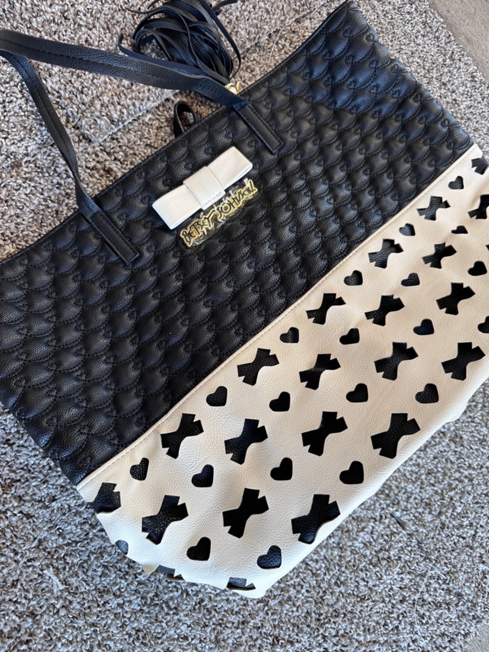 Betsey Johnson Black & Cream Heart Bow Tote - Picture 2 of 7